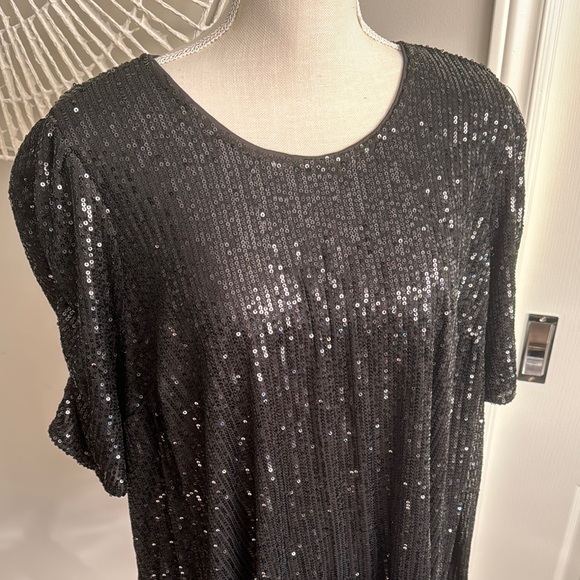 Torrid Black Sequin Ruched Sleeve Crew Neck Top - Picture 6 of 13
